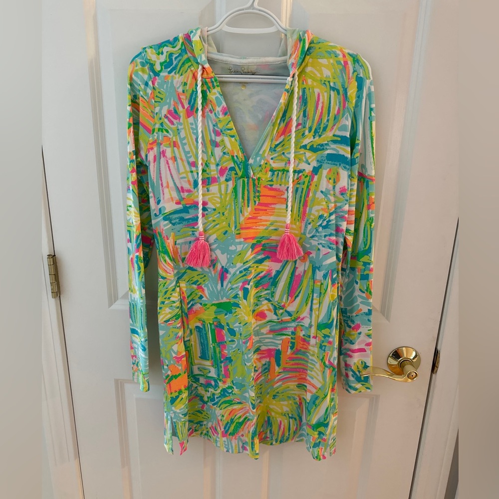 Lilly Pulitzer 
Size xs
Performance Beach coverup